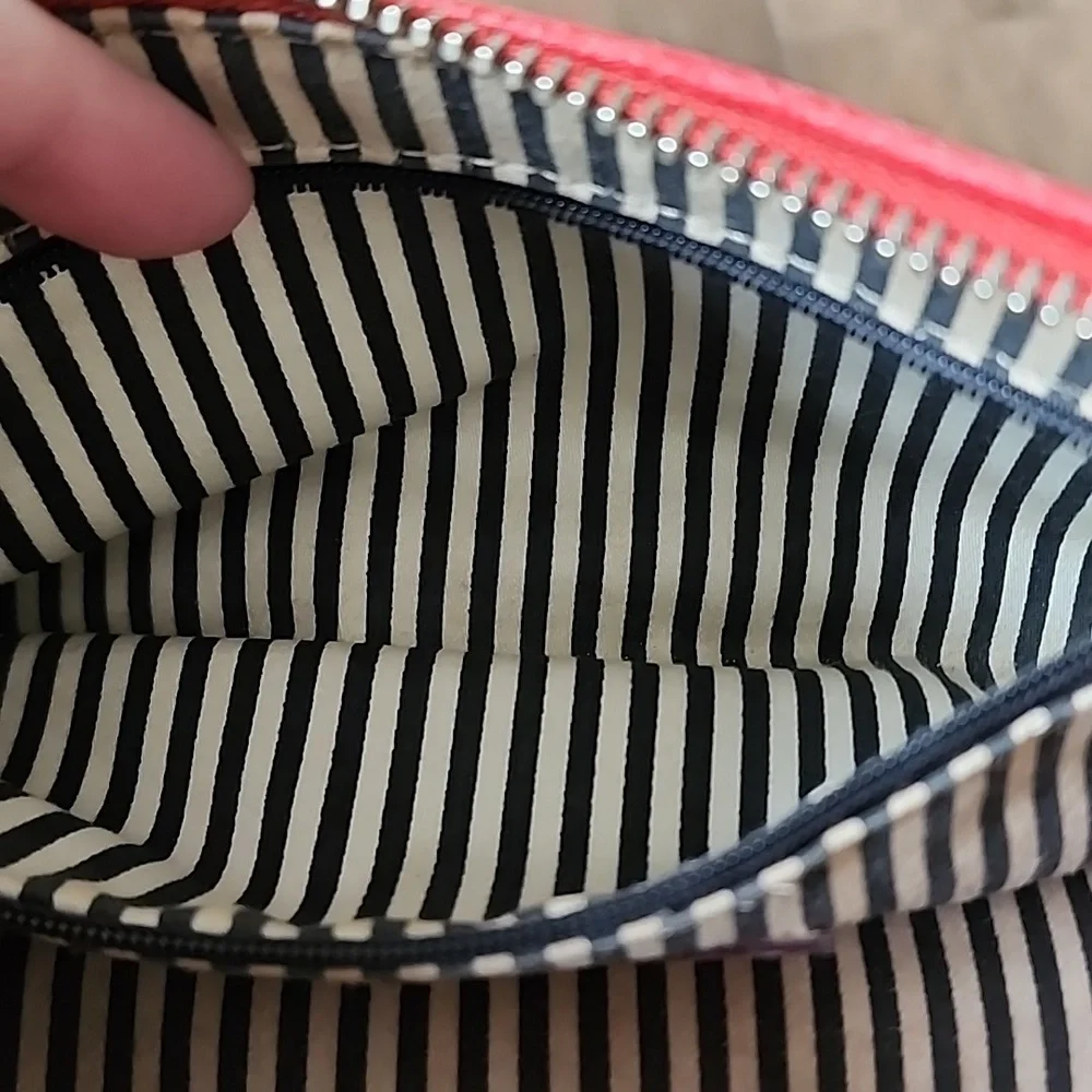 Used‎ tomatoes red shoulder bag